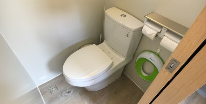 可能是家具和室內的圖像